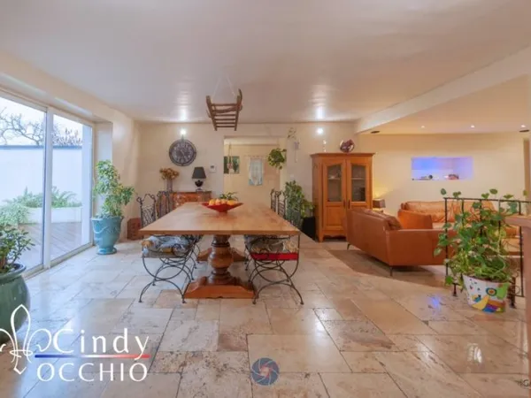 Maison 6 pièces 198 m²