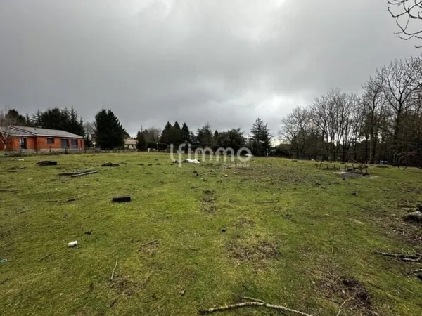 Terrain 616 m²