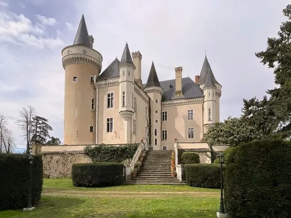 Superbe château et bâtiments historiques - Un trésor intemporel à découvrir
