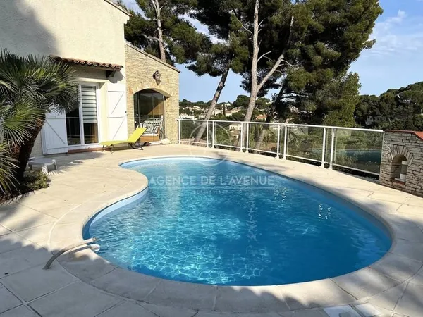 VILLA 210 m2 - 9 PIECES