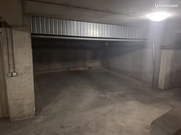 Parking/box 25 m² Bordeaux