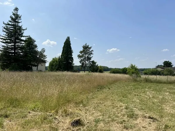 HAMEAU DE ST-GEORGES TERRAIN À BÂTIR DE 1450 M²