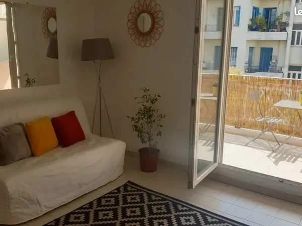 VendsStudioPleinSudCalmeTerrasse