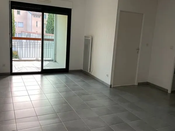 Appartement T2 (38m² loi Carrez + balcon ) - Non meublé