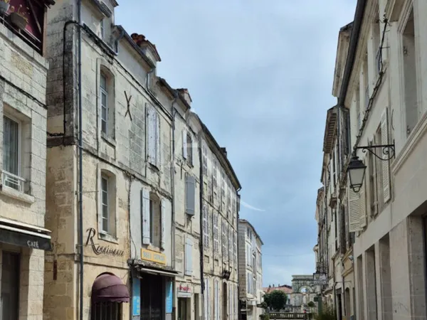 Immeuble de prestige à Saintes