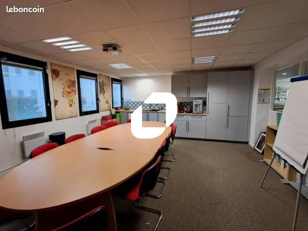 Bureau 568 m²