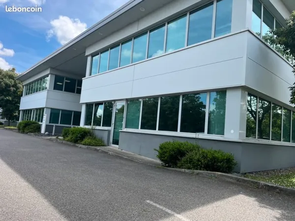 Bureaux à louer - 131m2 - Labège