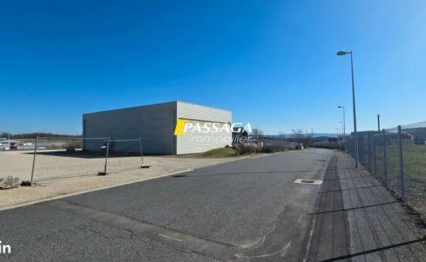 Local commercial 277 m² LA LOUBIERE
