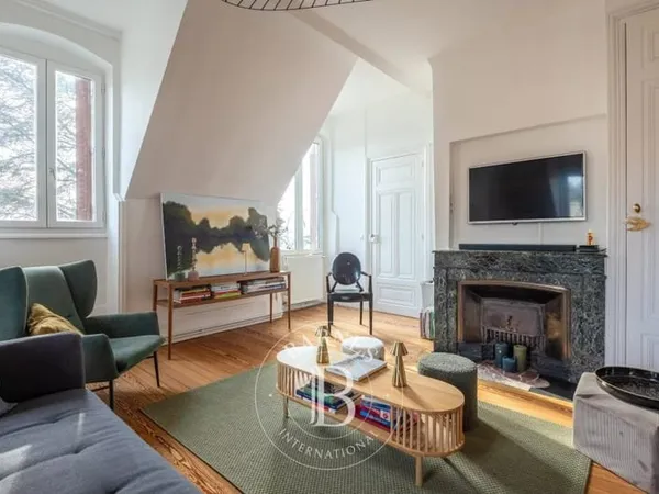 Appartement de charme - dernier étage - 130 m² Carrez / 200 m² au sol - 3 chambres - Grenier aménage