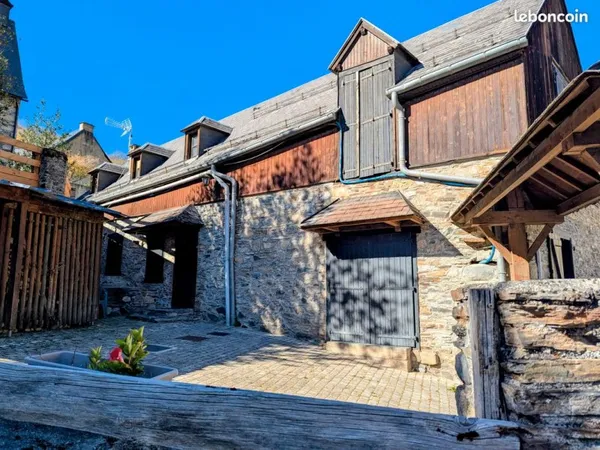 Maison de type 6-Vallée d'Oueil