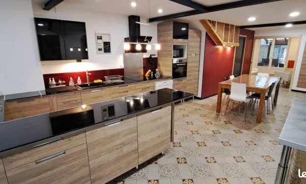 5 Chambres dans maison en colocation à Poligny