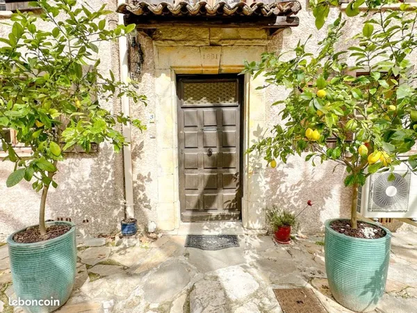 Pierrefeu-du-var - maison t5 de charme avec jardin piscine et garage
