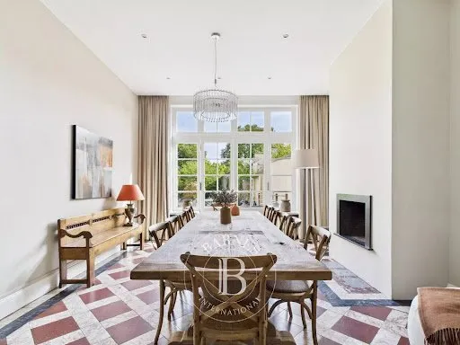 Maison 7 pièces 375 m²