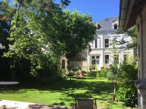 Loue chambre meublée 33m² chez l'habitant dans une extension d'un hôtel particulier