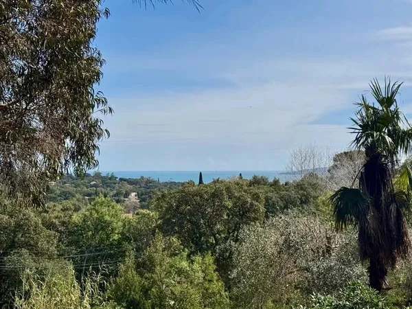 Propriété vue mer à rénover à Grimaud proche des plages