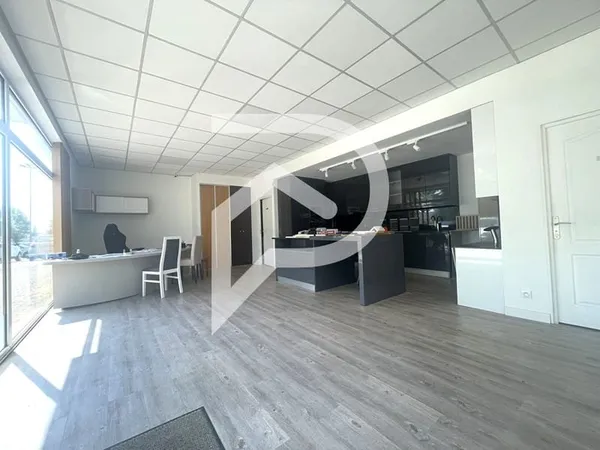 Local commercial 80M² A ST SOUPPLETS