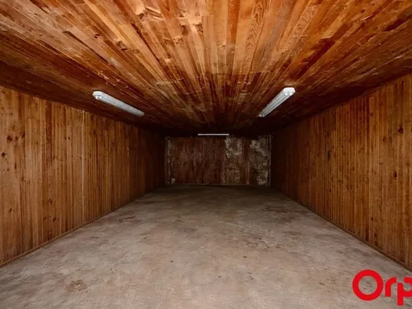 Local d'activité 93 m²