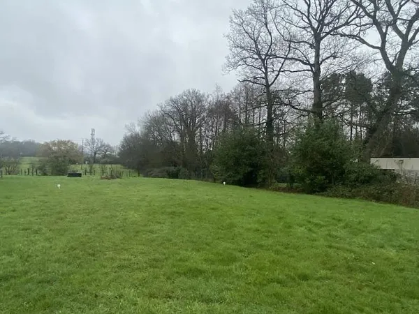 Terrain 606 m²