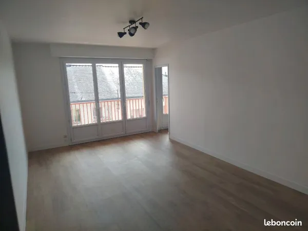 Appartement T3 non meublé 68m2, entièrement rénové, balcon plein sud, ascenseur et garage privé