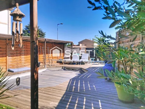 Maison 5 chambres de 185 m² avec extérieurs et annexes