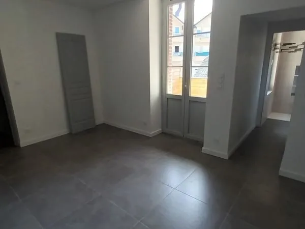 Joli studio 1er étage neuf avec terrasse