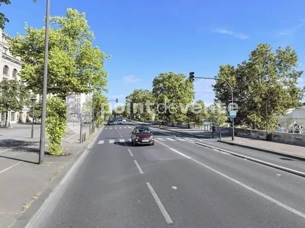 Local commercial 230 m²