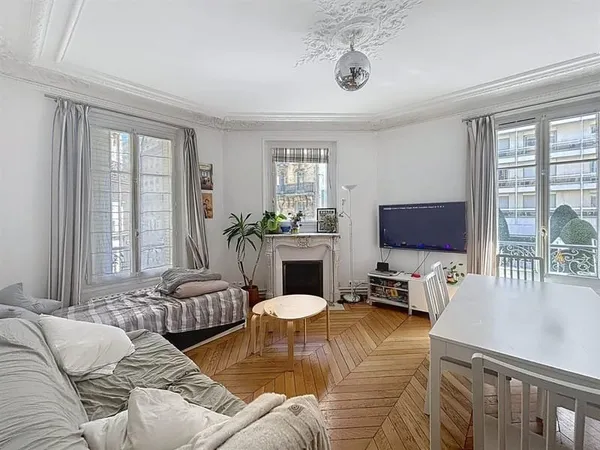 Métro PASTEUR - 4 pièces - 87 m²
