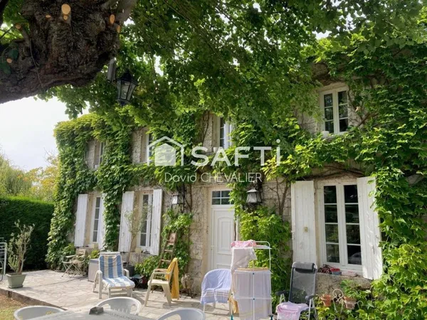 Belle maison charentaise à découvrir
