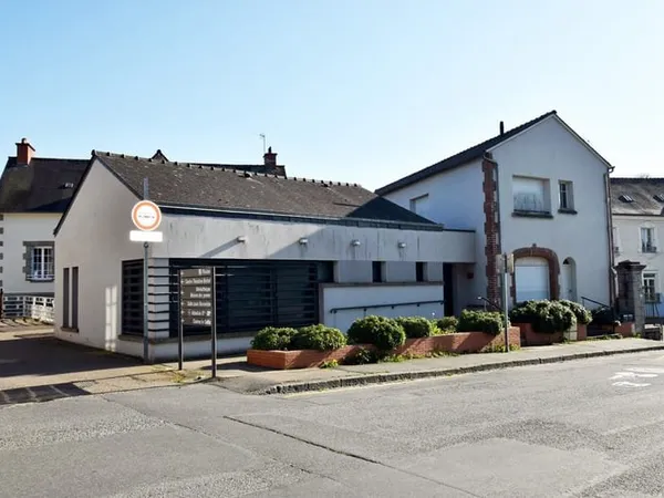 LOCAUX PROFESSIONNELS Centre ville 173m2 A LOUER