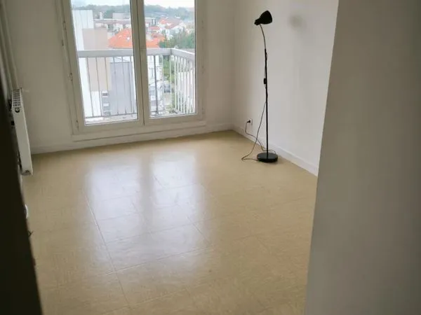 Loue une chambre de 13 m² dans un appartement