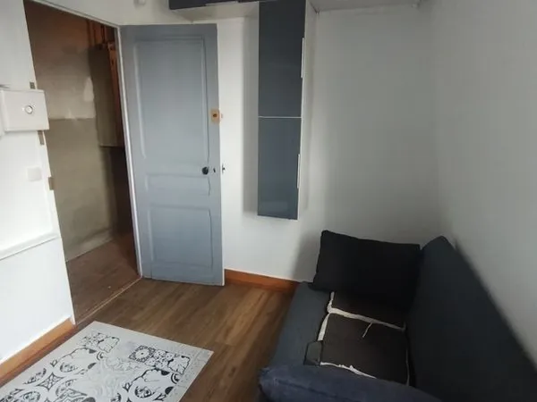 Chambre de services au 7e étage sans ascenseur