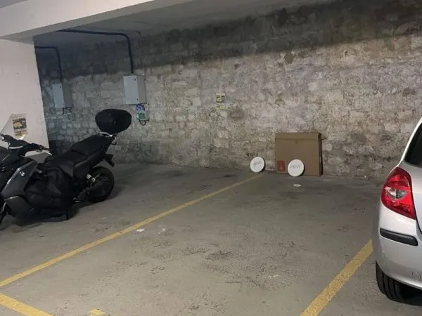 Parking 14 m²