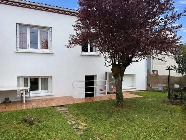 Proche centre ville de Villeneuve/Lot, maison rénovée avec garage et jardin