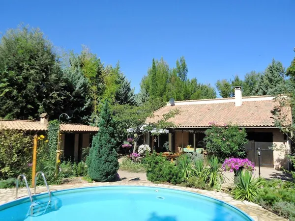 Villa individuelle avec piscine, dépendance et superbe jardin à deux pas de l'Orb