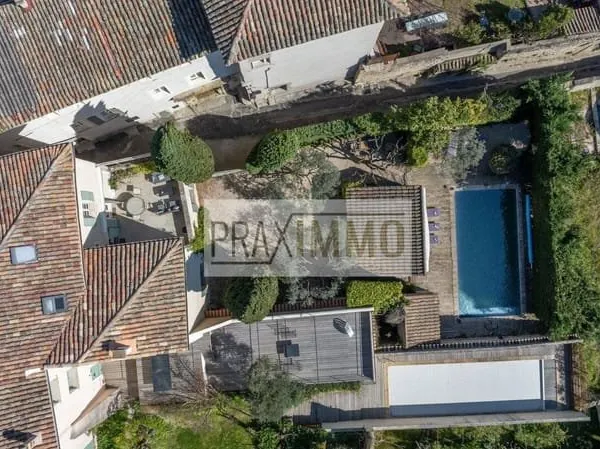 Maison 10 pièces 428 m²