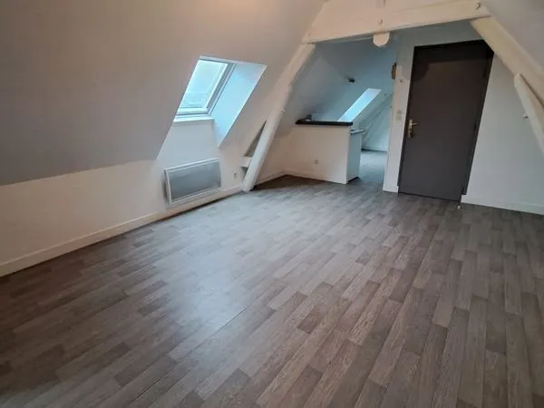Loue F2 mansardé