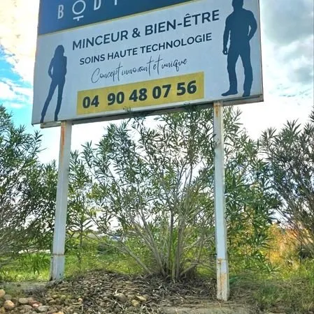 PANNEAU PUBLICITAIRE À LOUER / Voie rapide Avignon / Carpentras
