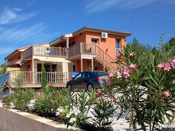 Gite F3 47 m2 adapté PMR terrasse bois sud calme et buccolique