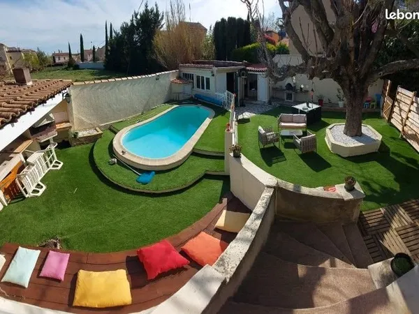 Vends appartement 95m2 avec jardin privatif, piscine et annexes