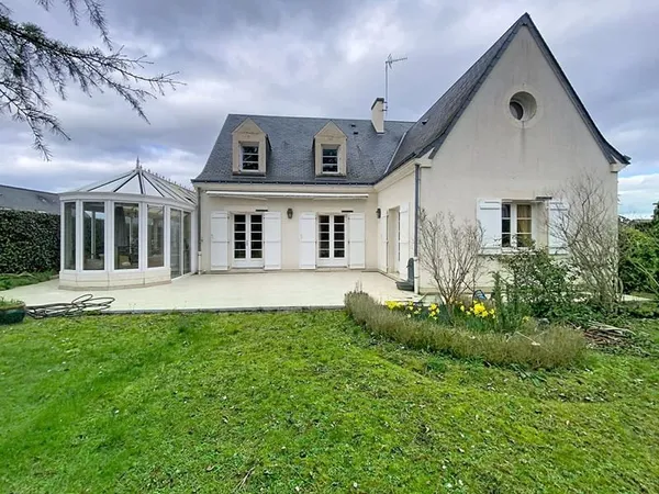 Belle maison traditionnelle à vendre à Amboise - 5 chambres, jardin de 1623 m²