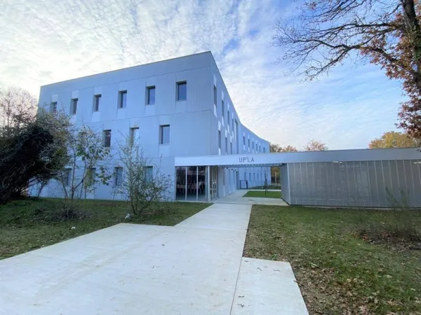 Bureaux 1504 m²