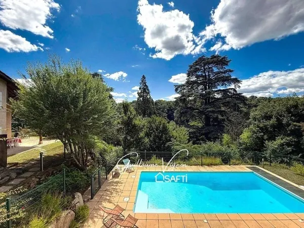 Maison 8 pièces 222 m²