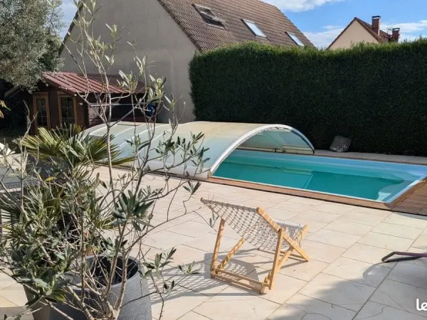 Maison de charme, 15 min Rambouillet, 3 chambres avec garage, piscine, jardin