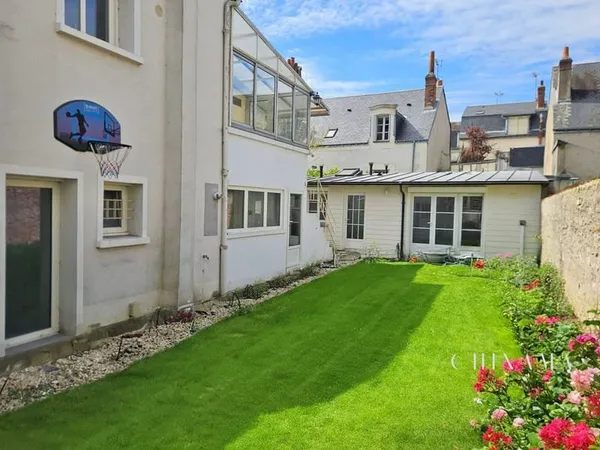 Maison Bourgeoise avec jardin et studio indépendant
