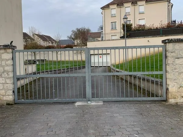 Garage fermé à louer à Vémars
