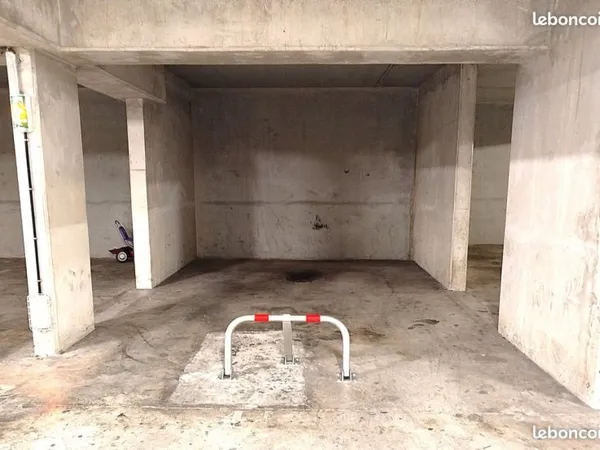Grande place de parking de 5,20 x 3,30 sécurisée