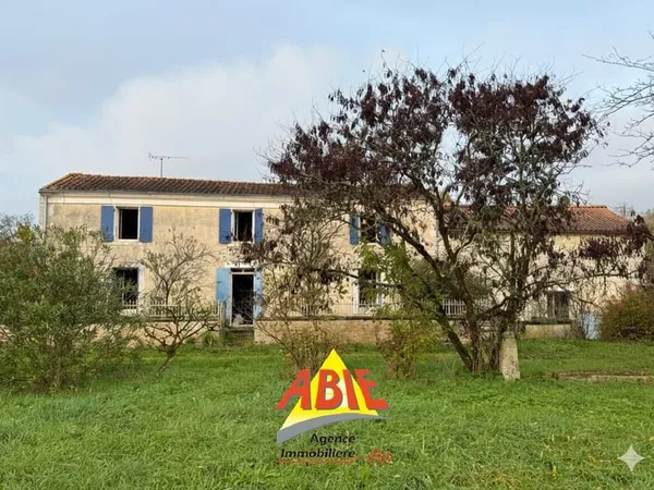 Maison 150 m2 avec dépendances et grand terrain à BENET