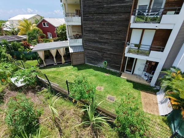 Appartement T3 en rez-de-chaussée avec grand jardin privatif dans résidence calme à Bras-Panon