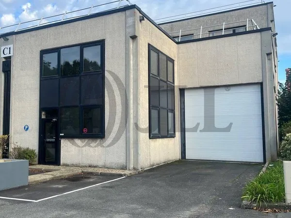 Local d'activité 934 m²