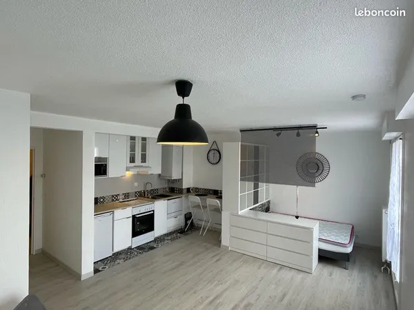 T1 bis meublé 35 m² - Métro Barrière de Paris - Parking + cave - Disponible en juin